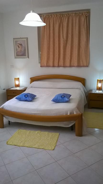 פישינאס Sa Domu Sarda Casa Vacanza חדר תמונה