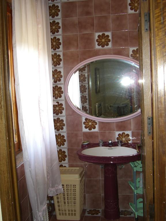 פישינאס Sa Domu Sarda Casa Vacanza חדר תמונה
