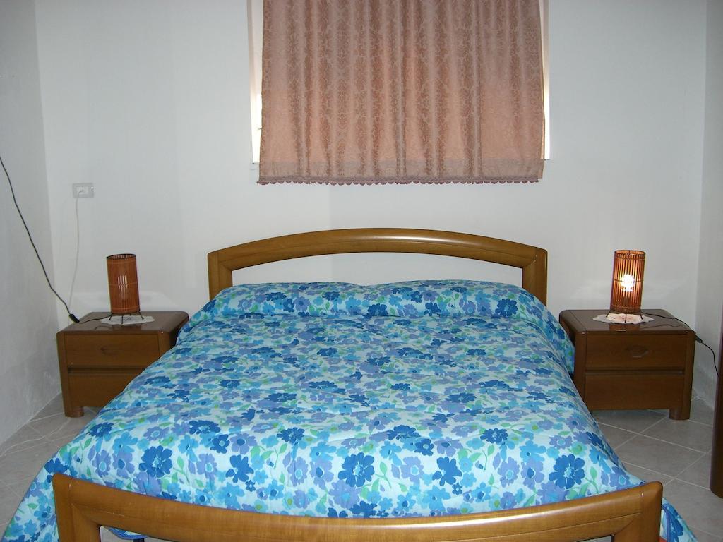 פישינאס Sa Domu Sarda Casa Vacanza חדר תמונה