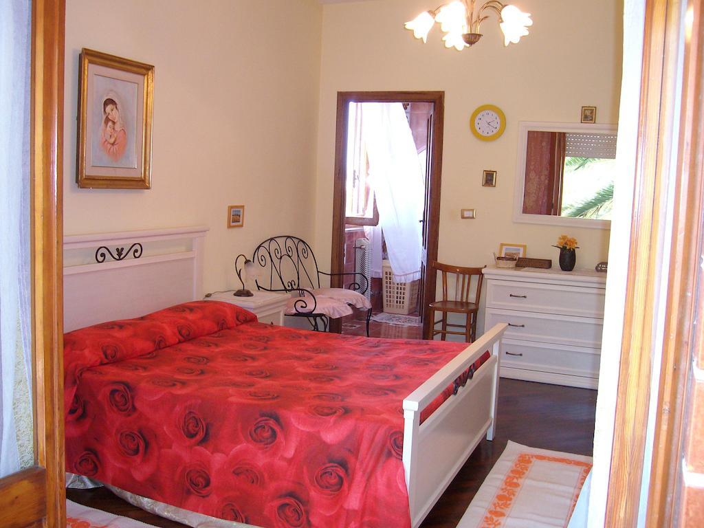 פישינאס Sa Domu Sarda Casa Vacanza חדר תמונה